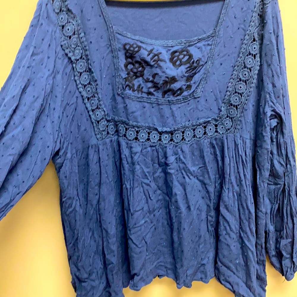 (5/$25) XL blue tunic top!! Suzanne Betro